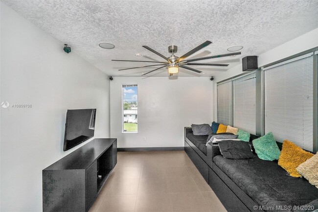 Building Photo - 2612 Key Largo Ln