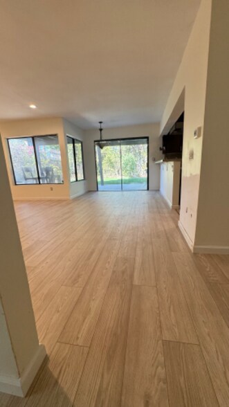 Building Photo - 5813 Serrania Ave