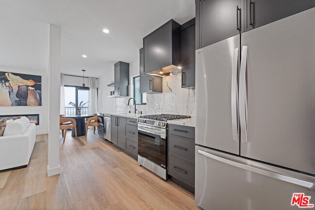 Building Photo - 3305 Ocean Front Walk