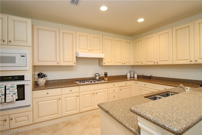 Building Photo - 2713 Callista Ct