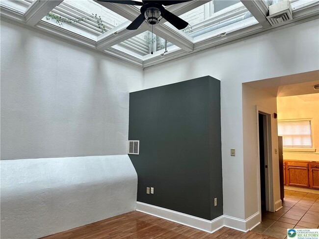 Building Photo - 147 S 4th St