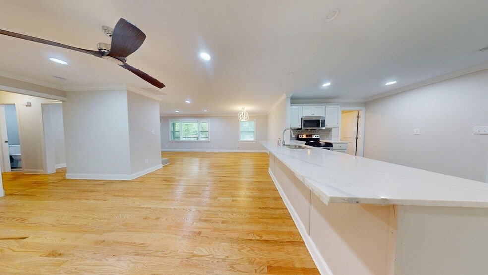 Building Photo - Totally Updated Home on Oak Bowery