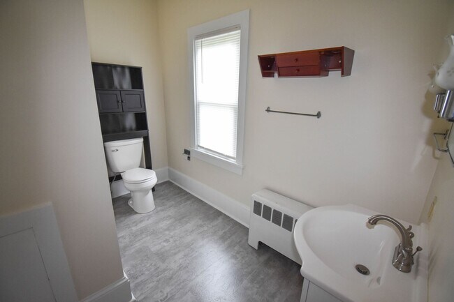 Building Photo - RTSA301