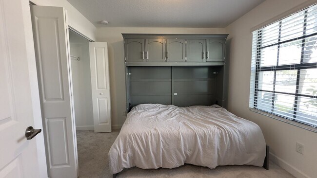 Building Photo - Stylish 3-Bed, 3-Bath Townhouse Oasis in Riviera Beach
