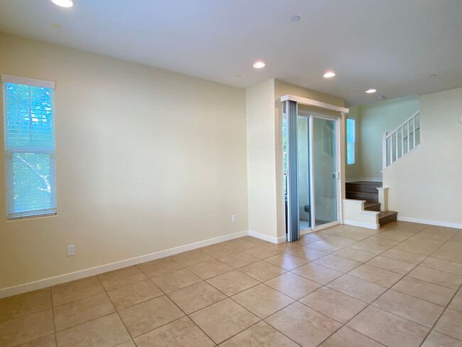 Building Photo - 3bedroom 3 bath home in the Solaire Commun...