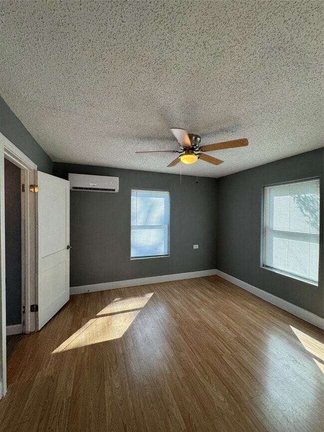 Building Photo - 1747 5th St