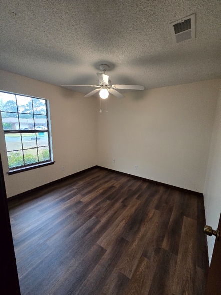 Building Photo - 199 Lakeside Ln