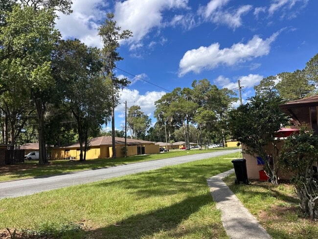Building Photo - 3700 SW 29th Terrace