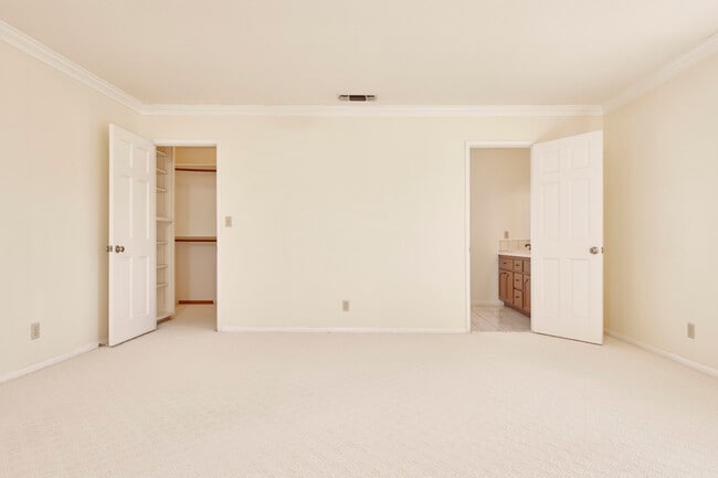 Building Photo - 1430 Lovell Ave