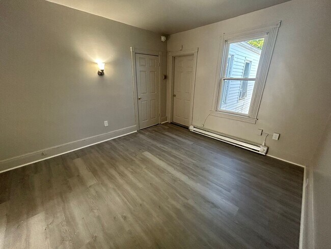 Building Photo - 135 S 10th St