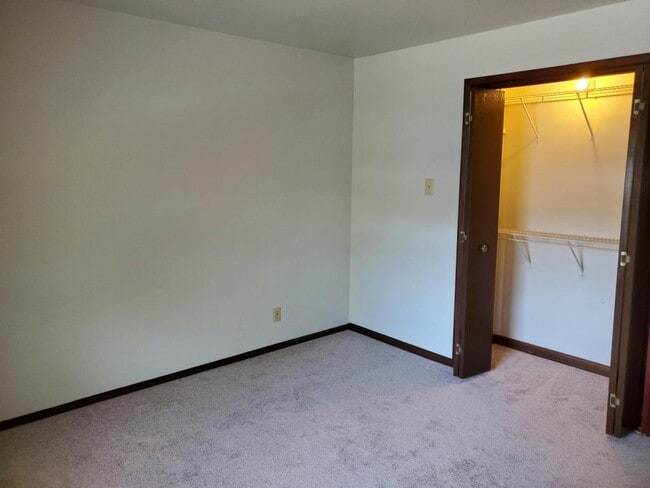 Building Photo - 60 Fredericka St