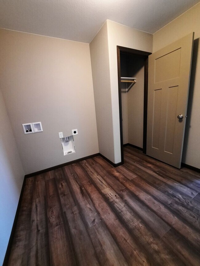 Building Photo - 4 BED | 3 BATH | SINGLE-FAMILY | DOUBLE GA...