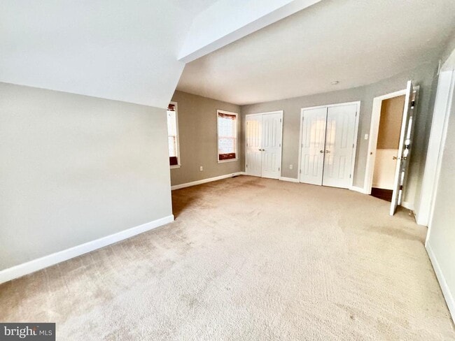 Building Photo - 15 Delhi Ct