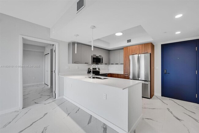 Building Photo - 840 NE 130th St