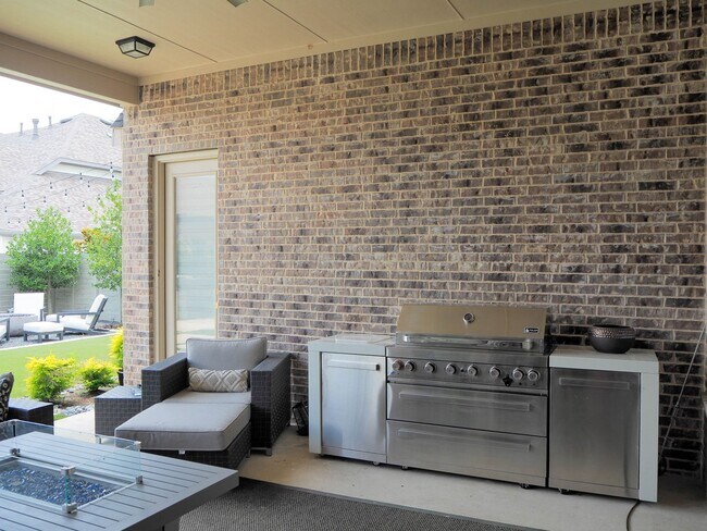 Building Photo - 1310 Sunflower Ave