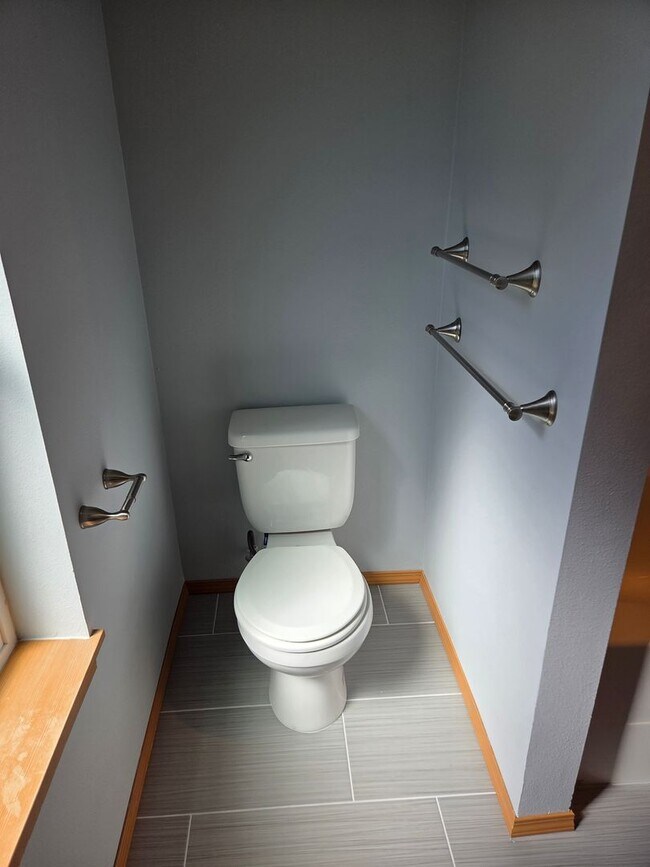 Building Photo - Craftsman Style 3 Bed/2 Bath Home - Bremerton