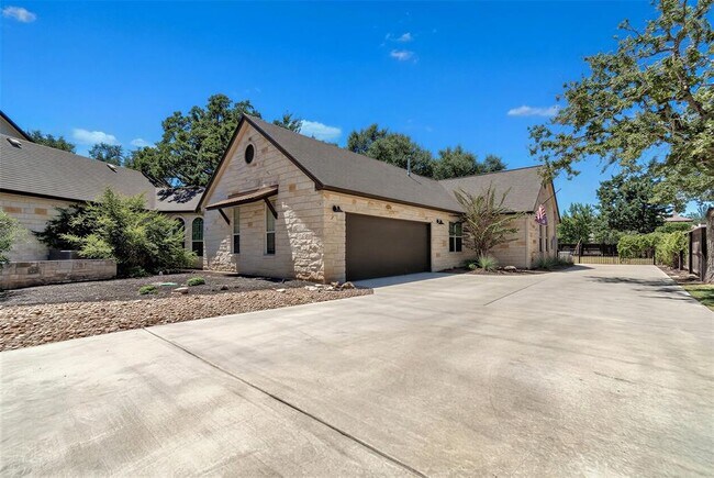 Building Photo - 140 Oak Plaza Dr