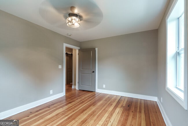 Building Photo - 175 E Main St