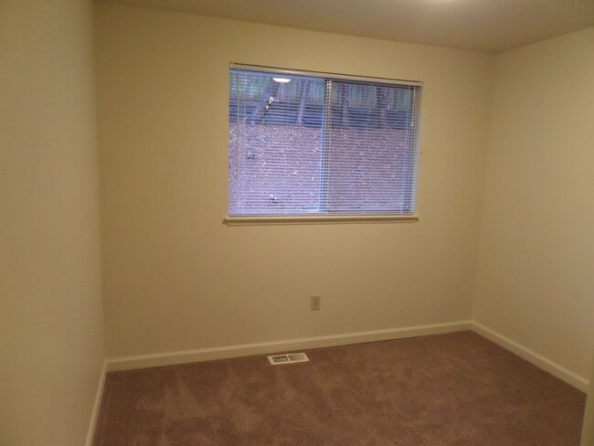 Building Photo - Fantastic HUGE Remodeled 4 Bedroom Home Wi...