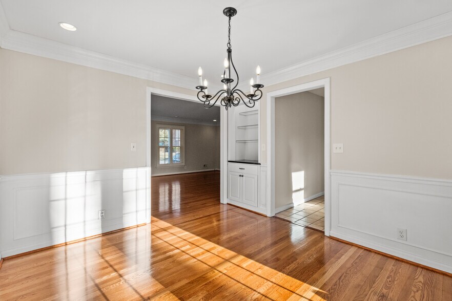 Building Photo - 318 Castleview Dr