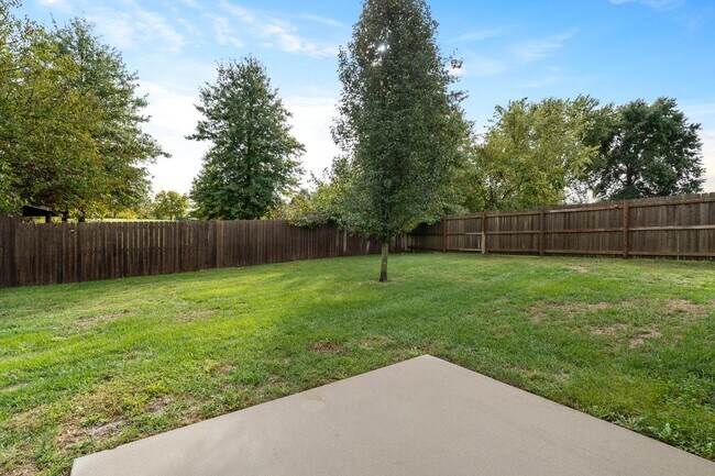 Building Photo - 3 Bedroom in Nixa!