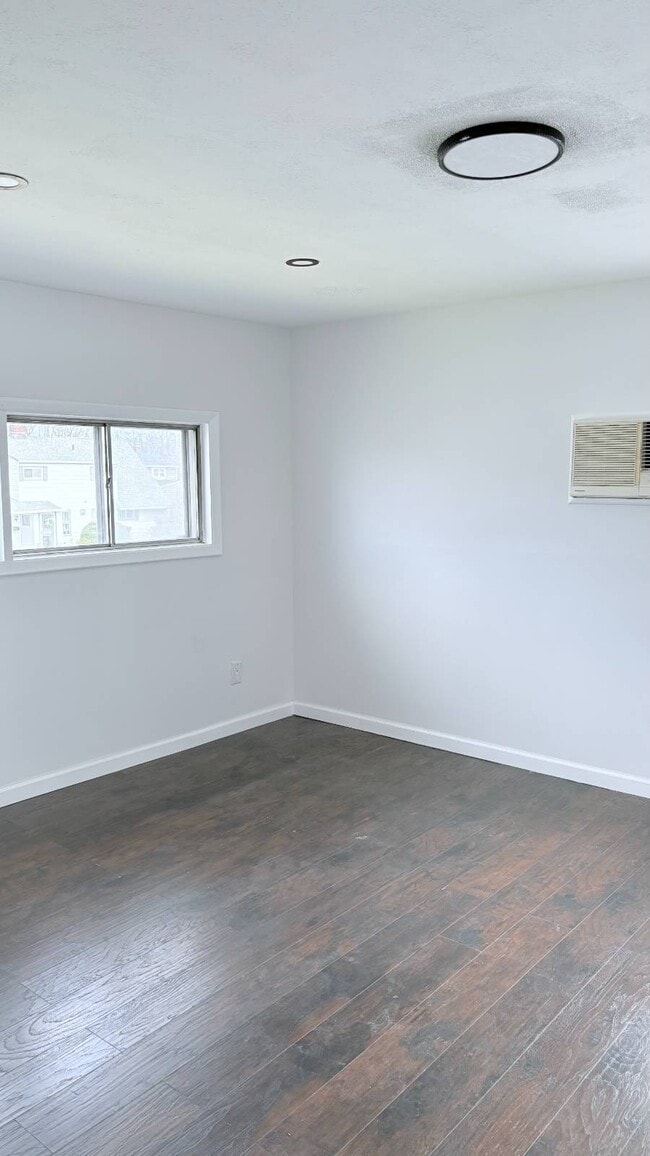 Building Photo - 20 Basket Ln