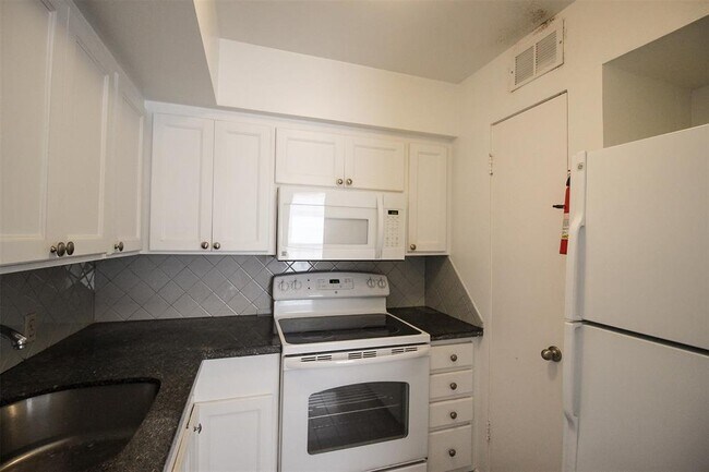Building Photo - 5353 Dora St
