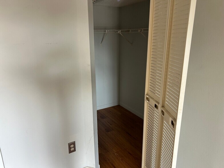 Building Photo - 2550 SW 18th Terrace