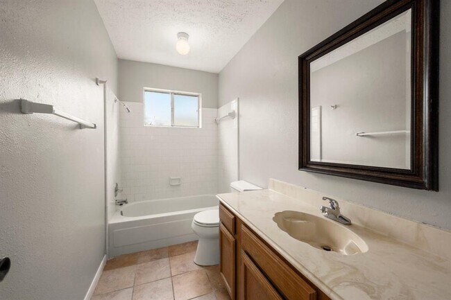 Building Photo - 302 Foxtail Ct