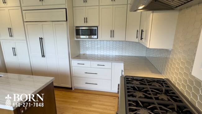 Building Photo - 32 Fairway Pl