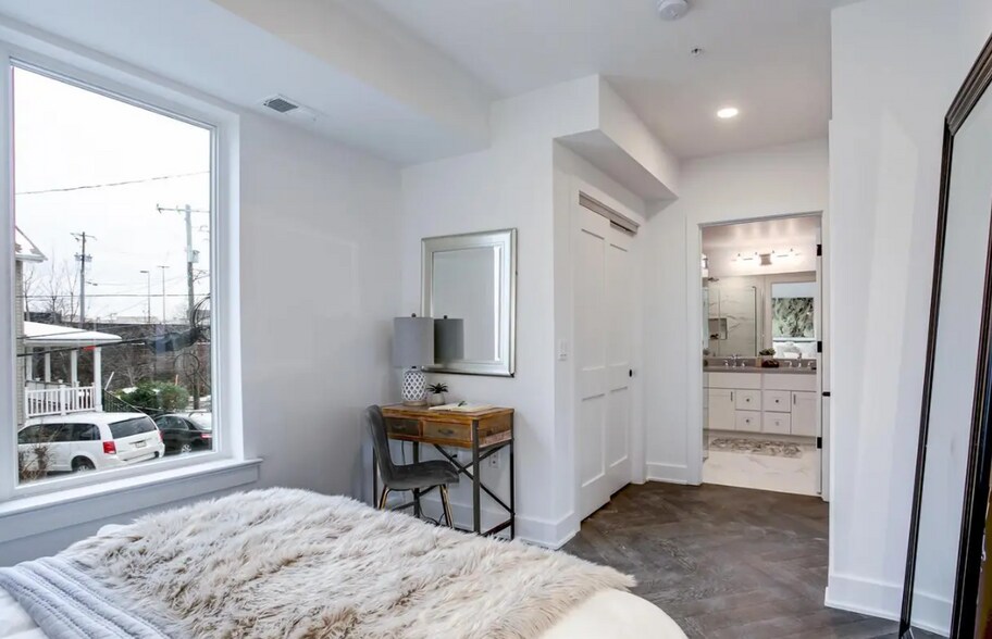 Building Photo - 1001 Bryant St NE