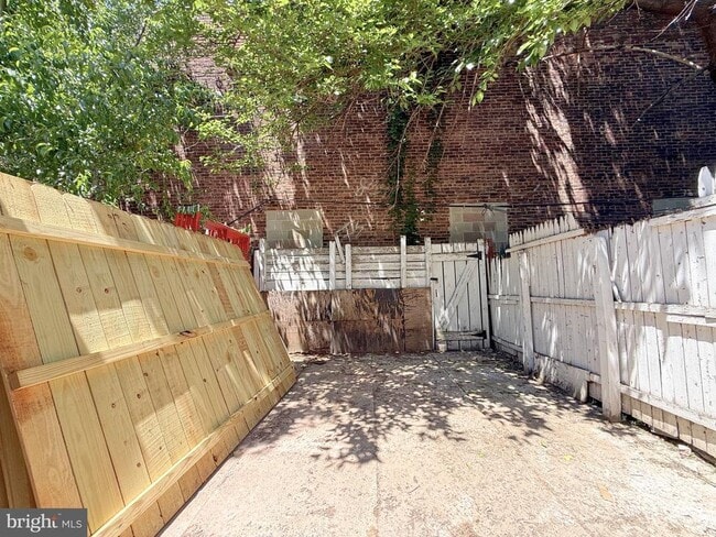 Building Photo - 2762 Martha St