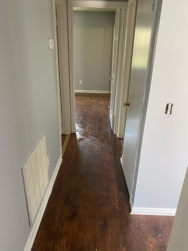 Building Photo - 7621 Longstreet Dr