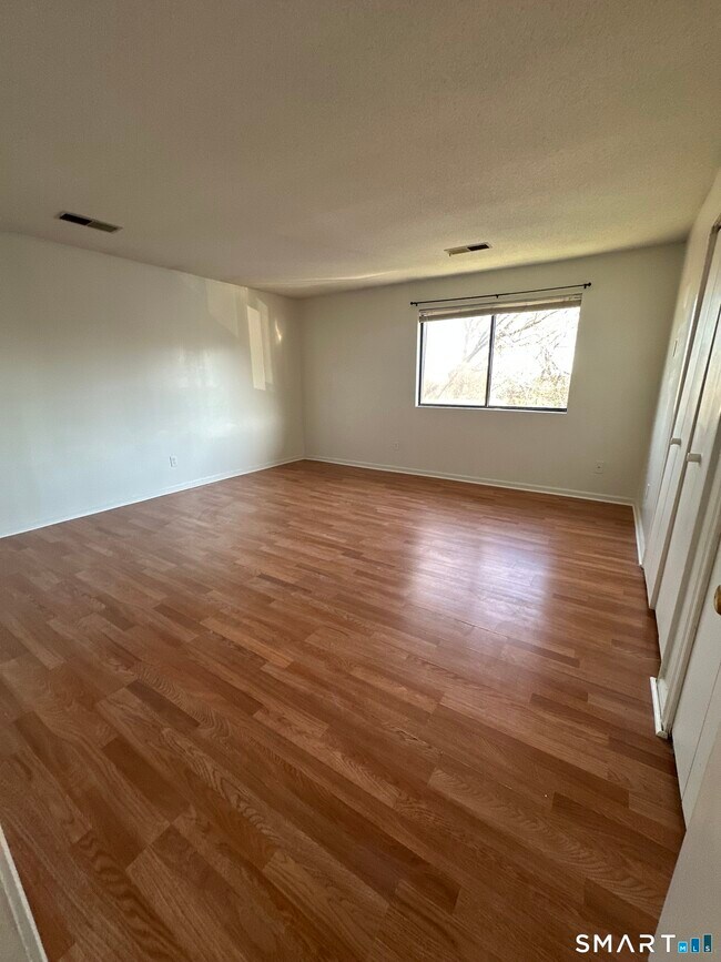 Building Photo - 140 Thompson St