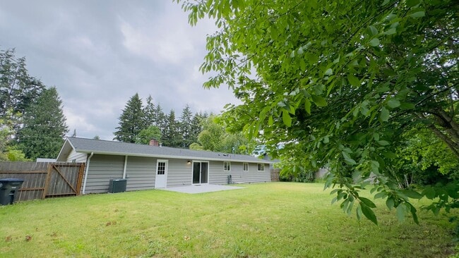 Building Photo - Air Conditioned 3 Bedroom Fully Fenced Yard in the Heart of Lacey - Available Now.