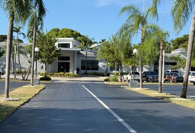 Building Photo - 14747 Cumberland Dr