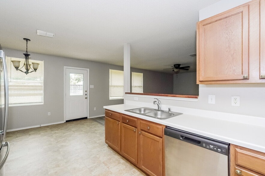 Building Photo - 816 Bessemer Dr