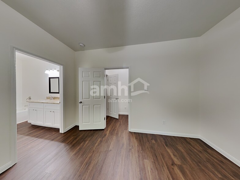 Building Photo - 2037 Vanamen Ct