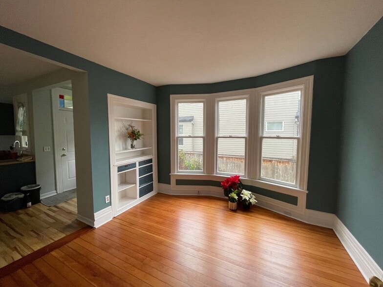 Dining room - 3915 NE Rodney Ave