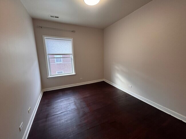 Building Photo - 1342 W Estes Ave