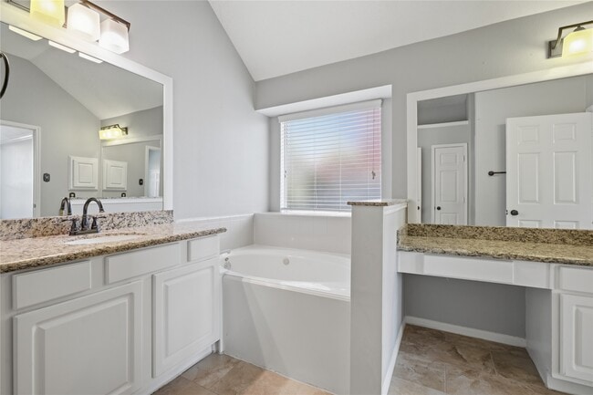 Building Photo - 3206 Ivory Pointe Dr