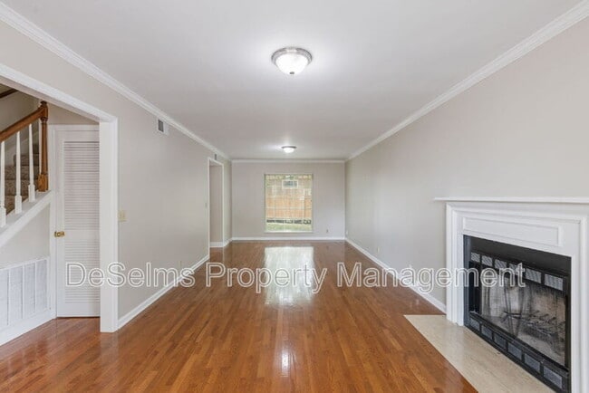 Building Photo - 5120 English Village Dr
