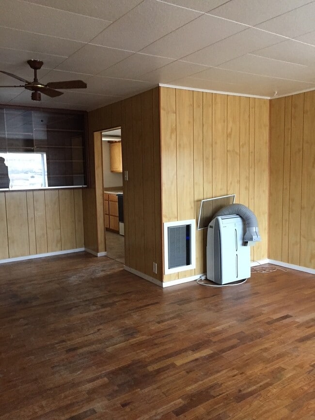Building Photo - Charming 2 Bedroom Home with Garage