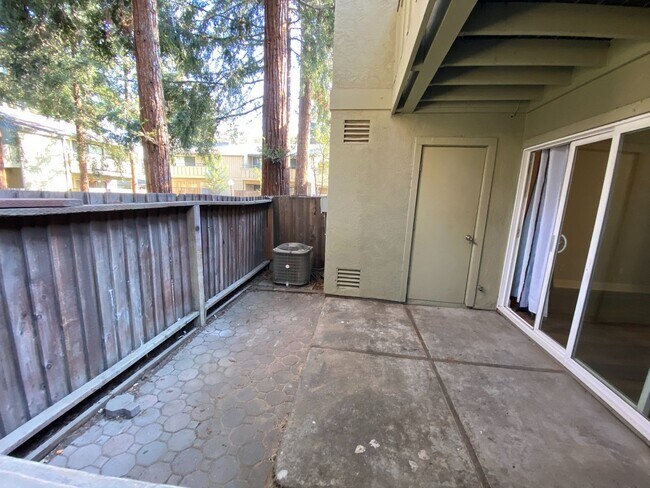 Building Photo - 2 Bed 1.5 Bath in Concord (Northwood)