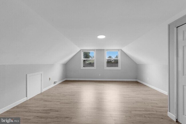Building Photo - 12 Holbrook Ln
