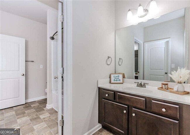 Building Photo - 5940 Park Bend Ave