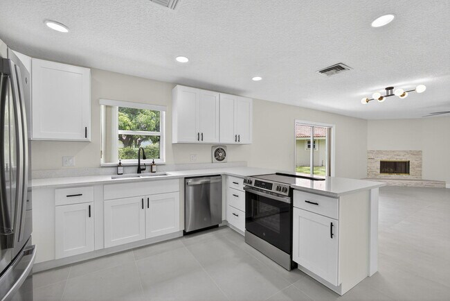 Building Photo - 1135 Staghorn St