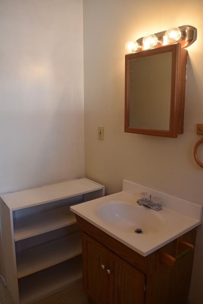 Building Photo - 136 W High St