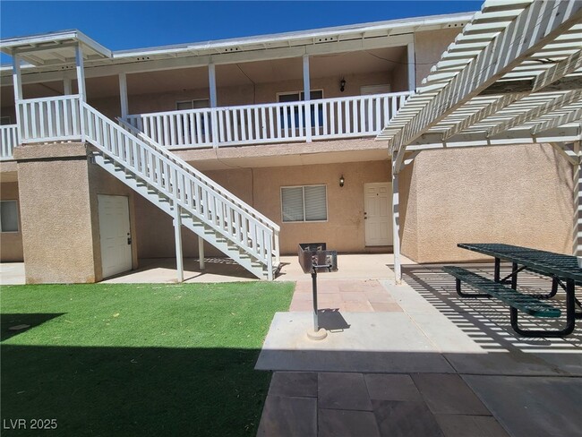 Building Photo - 1827 E Calvada Blvd