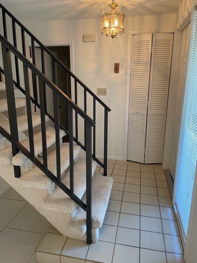 Building Photo - 11674 Pointe Cir